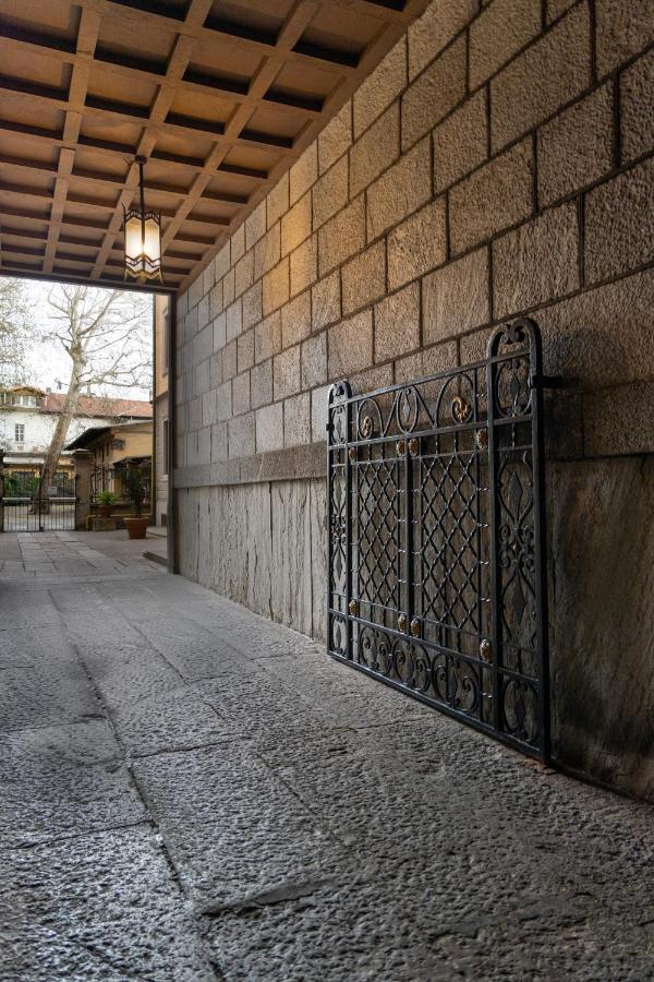 Interno Appartamento In Un Castello Storico In Centro Милан Экстерьер фото